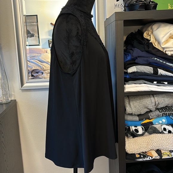 Torrid top - Picture 5 of 8